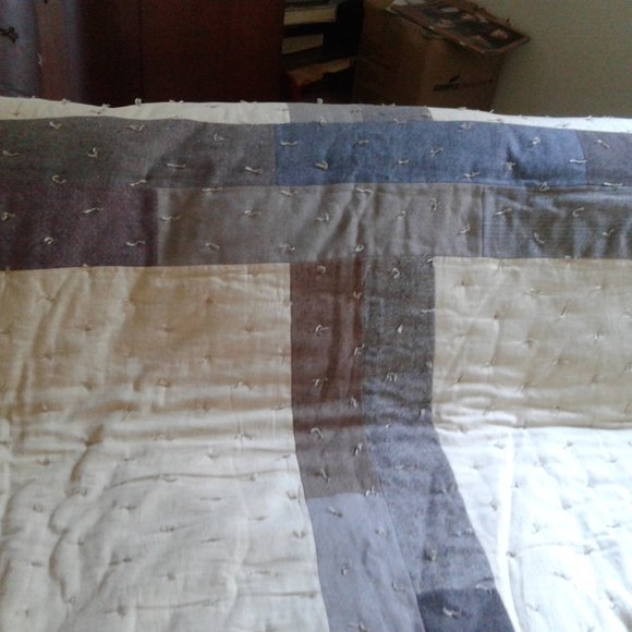 Hand Crafted Reversable Wool Blend & Flannel Farm House, Queen size, Quilt - Picture 14 of 16